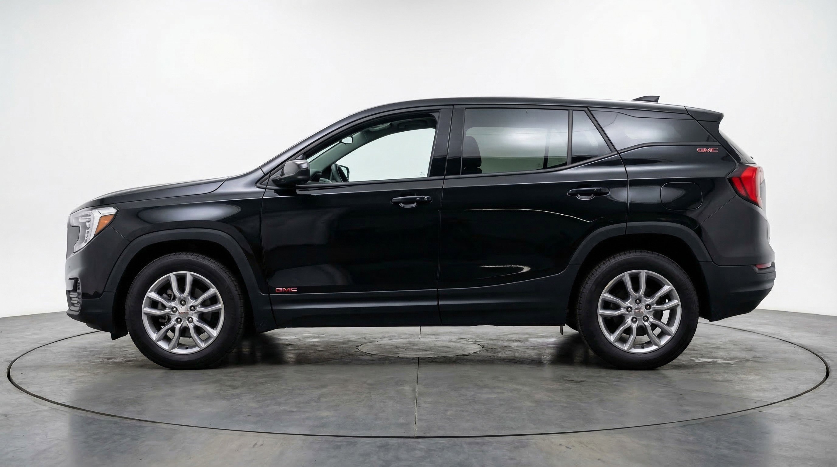 Used 2024 GMC Terrain SLT image 5