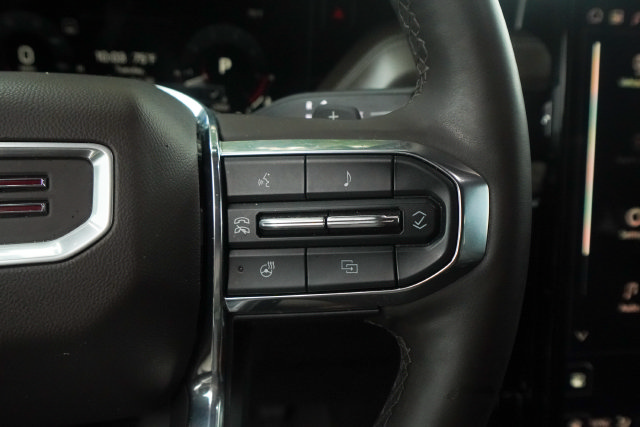 Used 2025 GMC Yukon Elevation AWD/4WD image 13