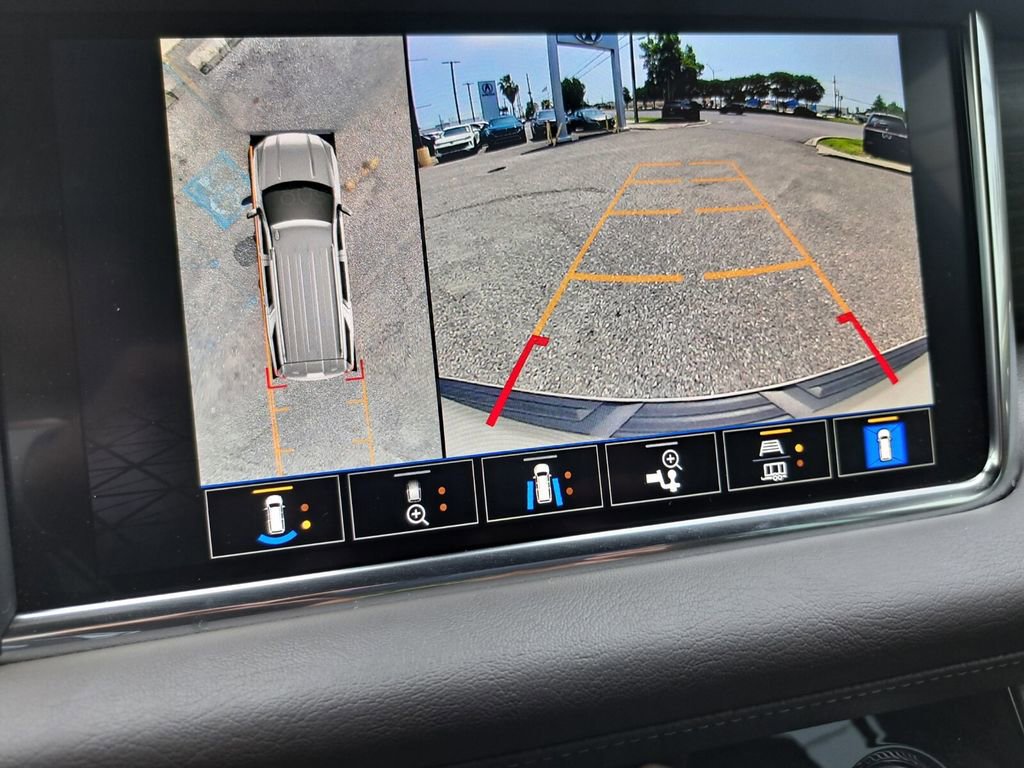 Used 2023 GMC Yukon Denali RWD image 10