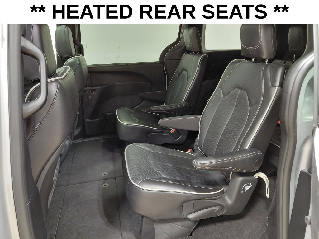 Certified 2026 Chrysler Pacifica Limited w/ S Appearance Package FWD image 19