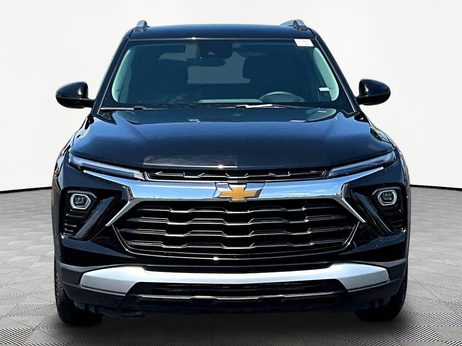 Used 2026 Chevrolet TrailBlazer LT AWD/4WD image 2
