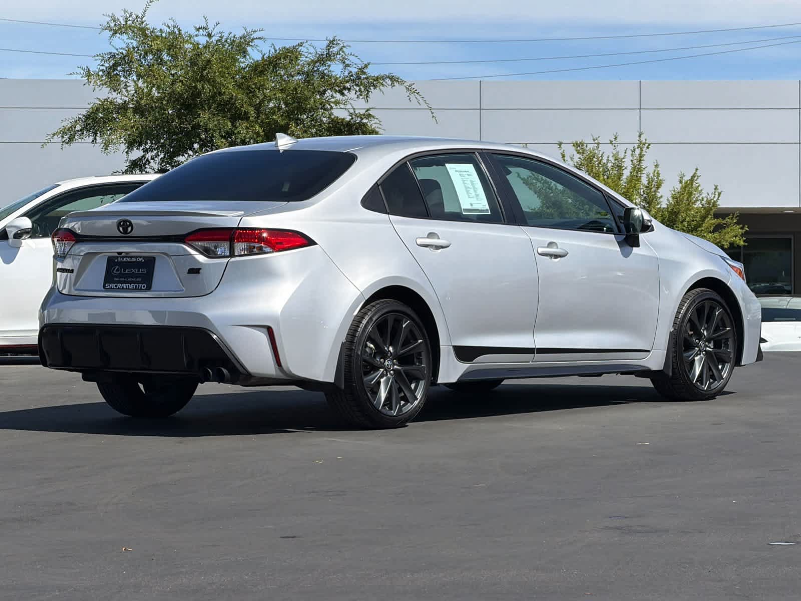 Used 2026 Toyota Corolla SE FWD image 2