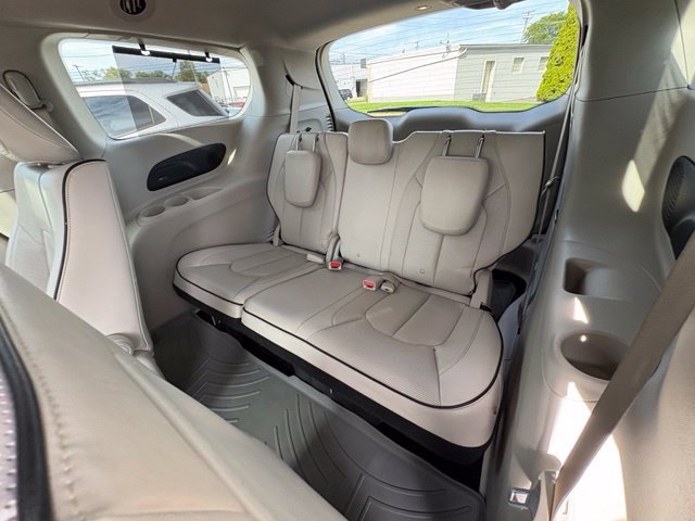 Used 2018 Chrysler Pacifica Limited w/ Advanced Safetytec Group FWD image 26