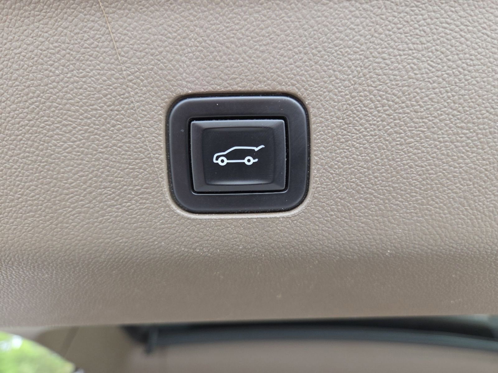 Used 2022 GMC Yukon XL Denali RWD image 23