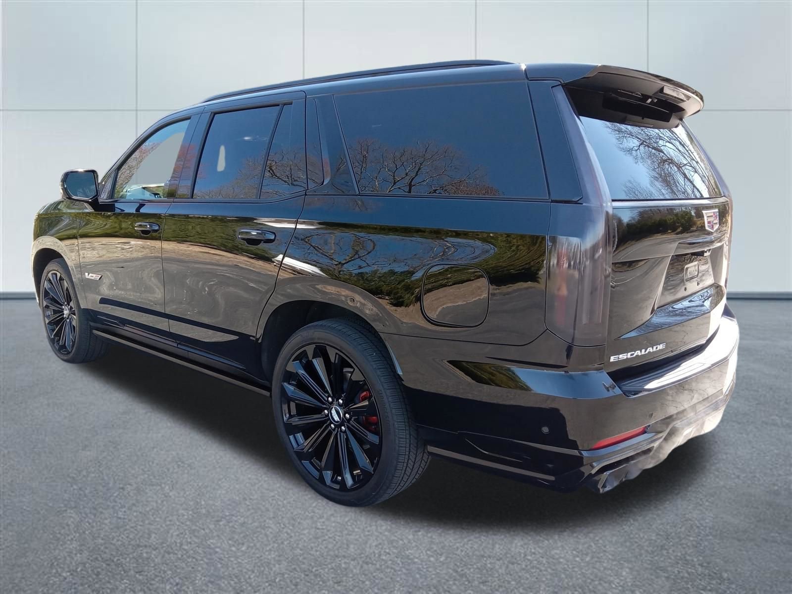 Used 2025 Cadillac Escalade V image 3