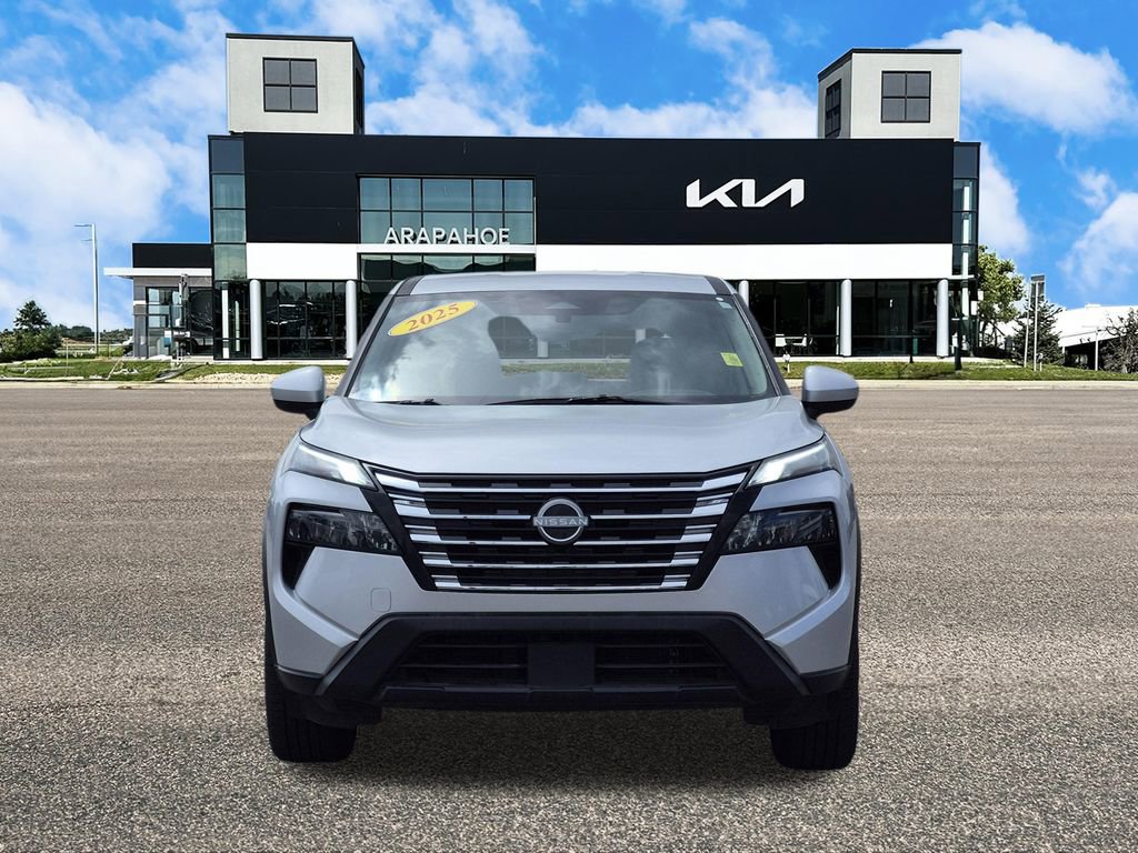 Used 2025 Nissan Rogue SV AWD/4WD image 3
