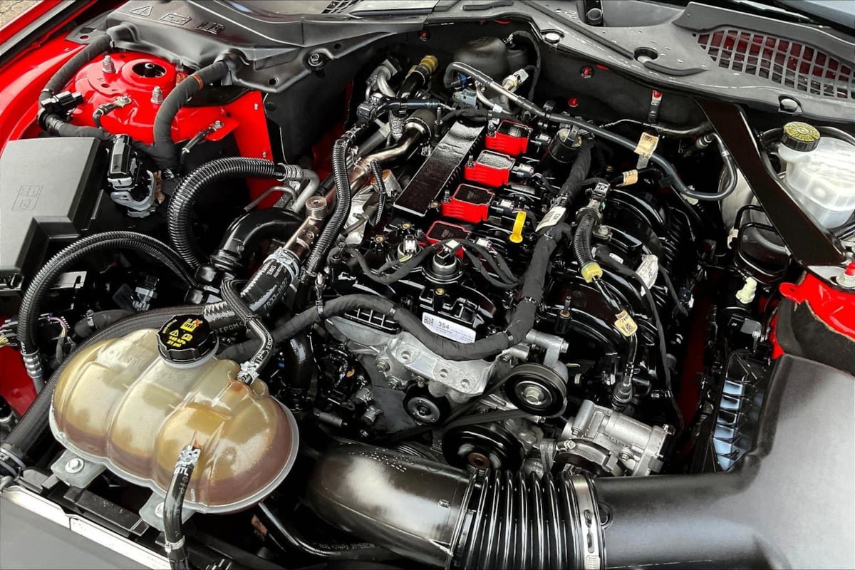 Used 2019 Ford Mustang Premium RWD image 29
