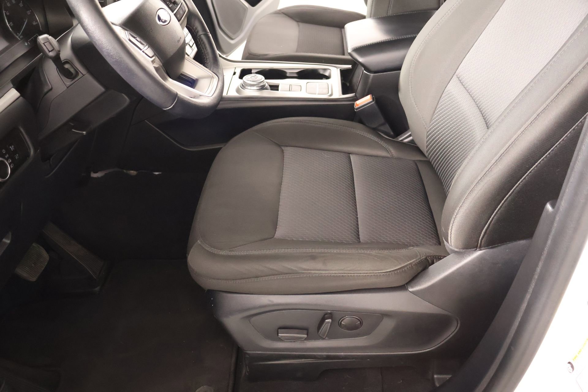 Used 2023 Ford Explorer XLT image 11