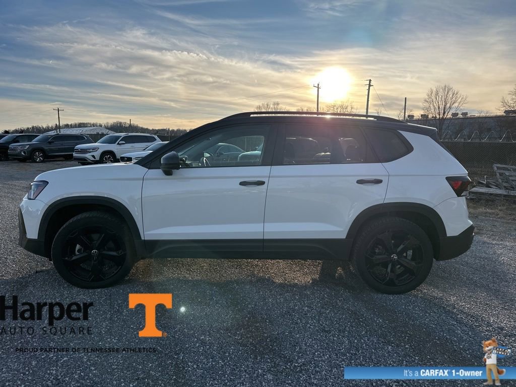 Used 2025 Volkswagen Taos SE image 2