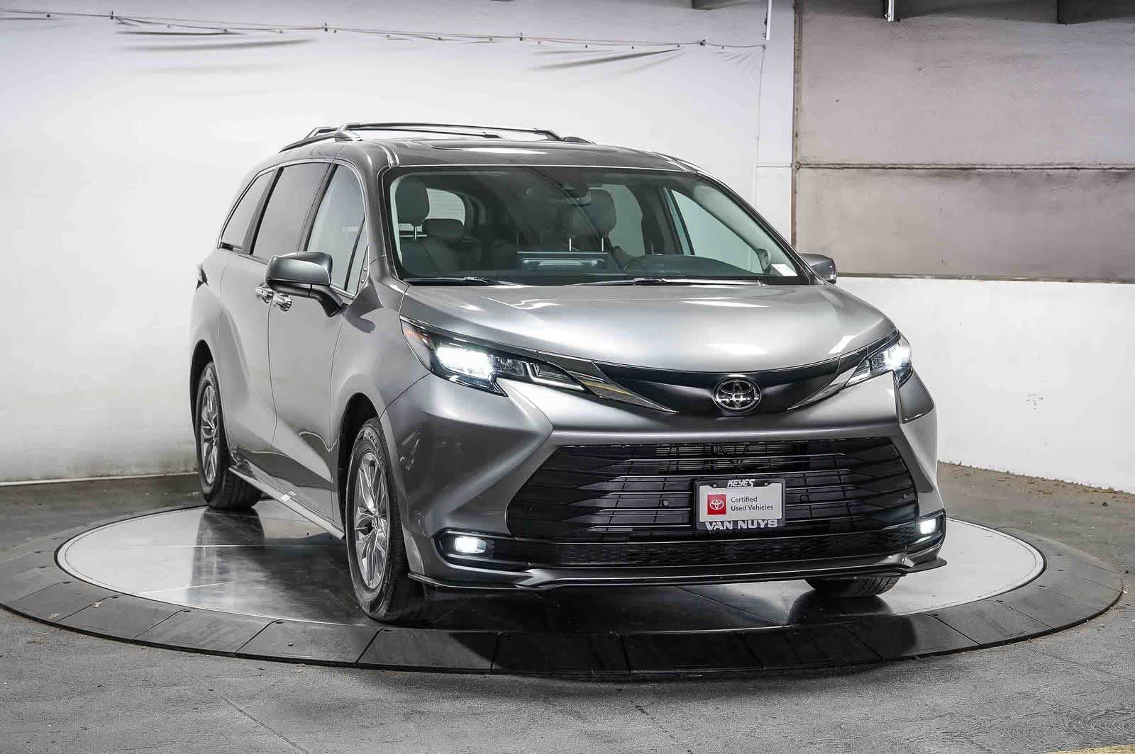 Certified 2026 Toyota Sienna XLE FWD image 2