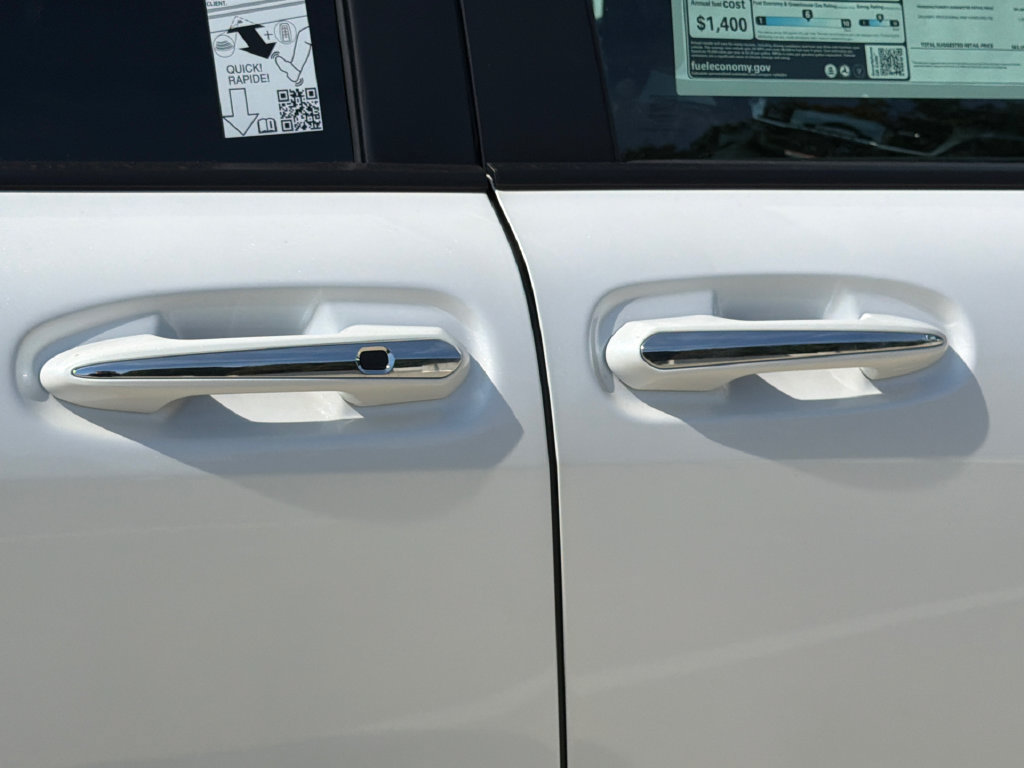 New 2026 Toyota Sienna Platinum AWD/4WD image 9