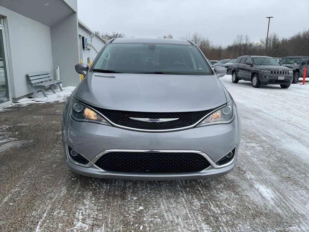 Used 2020 Chrysler Pacifica Touring image 2