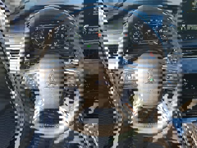 Used 2024 Mitsubishi Outlander SE image 16