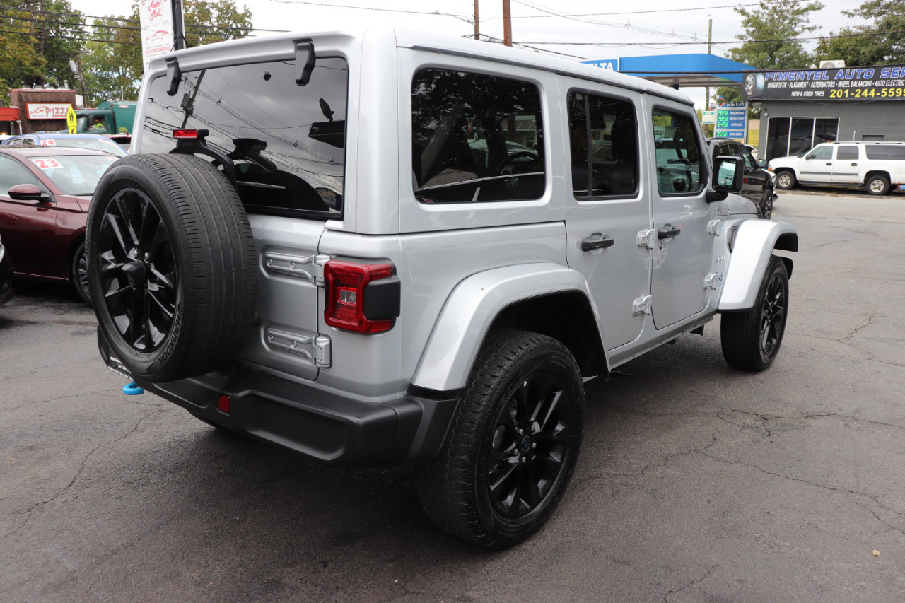 Used 2024 Jeep Wrangler Sahara image 5