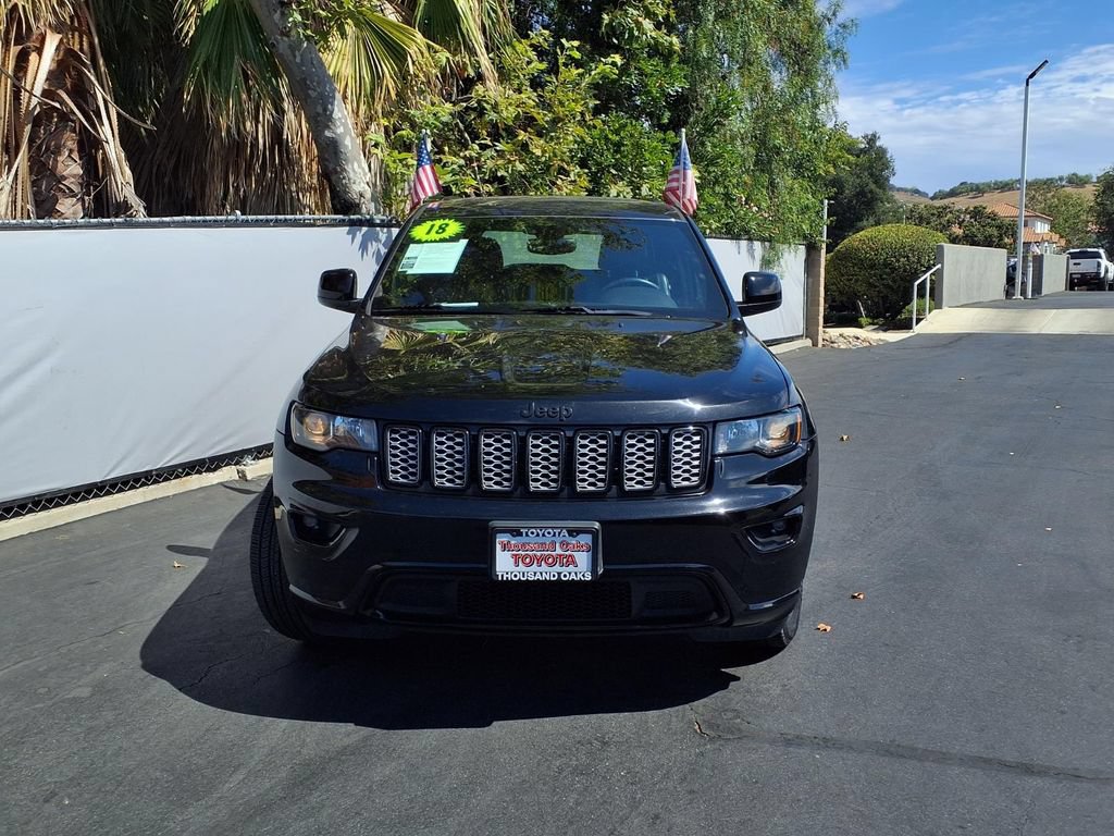 Used 2018 Jeep Grand Cherokee Altitude RWD image 2