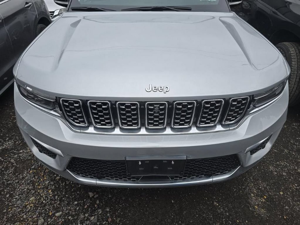 Used 2023 Jeep Grand Cherokee Summit AWD/4WD image 2