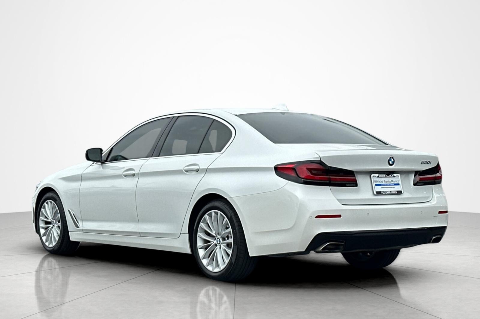 Used 2023 BMW 530i w/ Premium Package RWD image 3