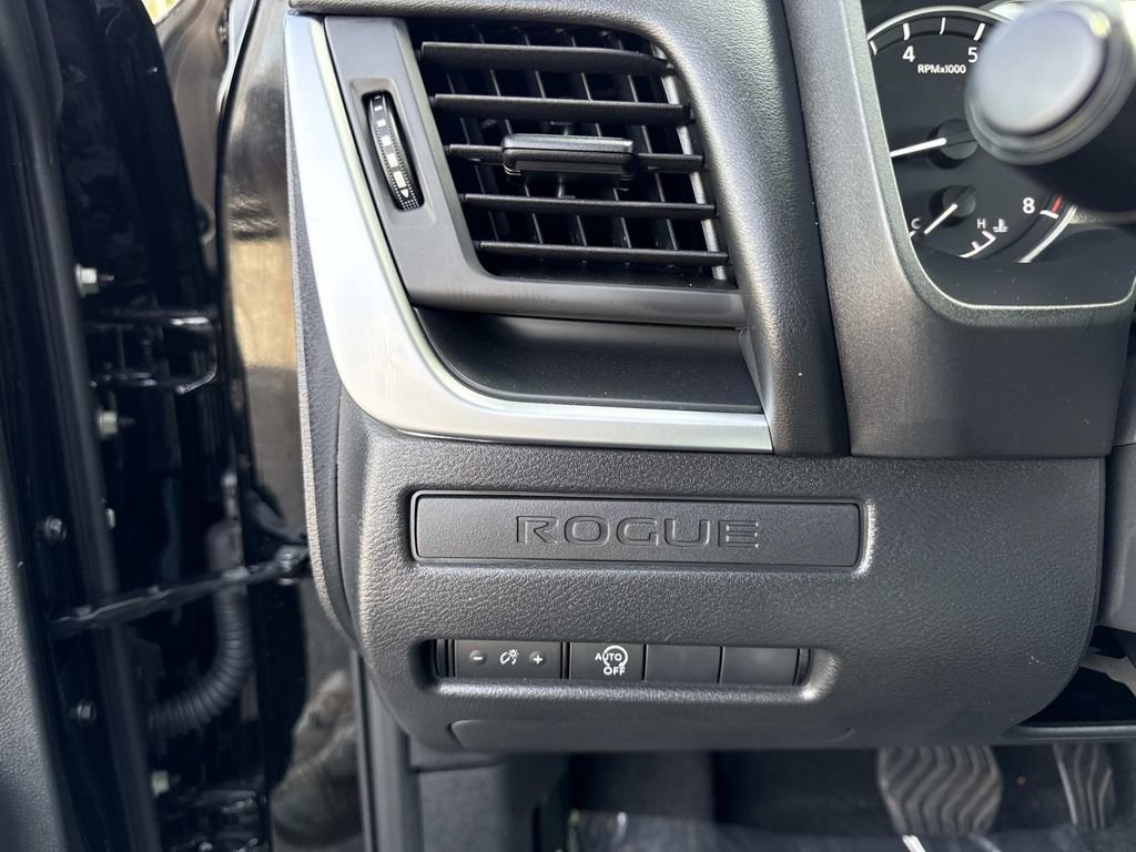 Used 2025 Nissan Rogue S image 32