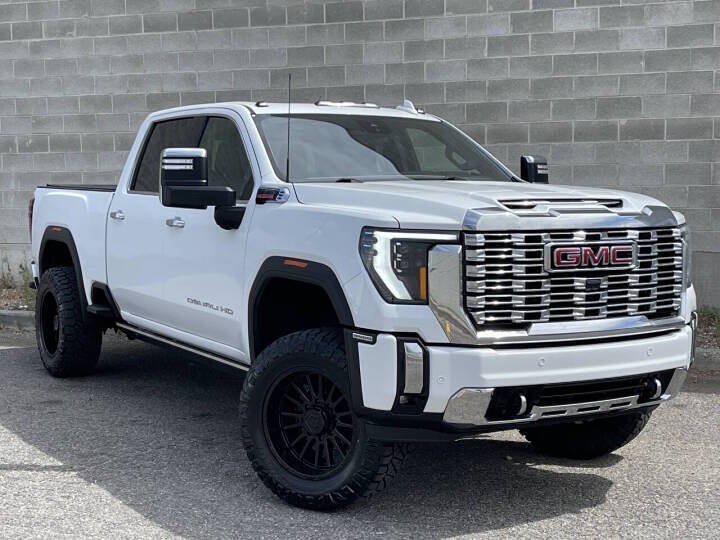 Used 2024 GMC Sierra 3500 Denali w/ Denali Reserve Package AWD/4WD image 1