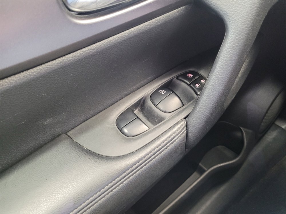 Used 2016 Nissan Rogue SV FWD image 27