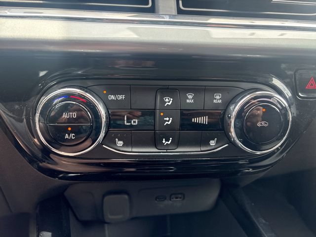 Used 2025 Chevrolet Trax LT w/ LT Convenience Package FWD image 18