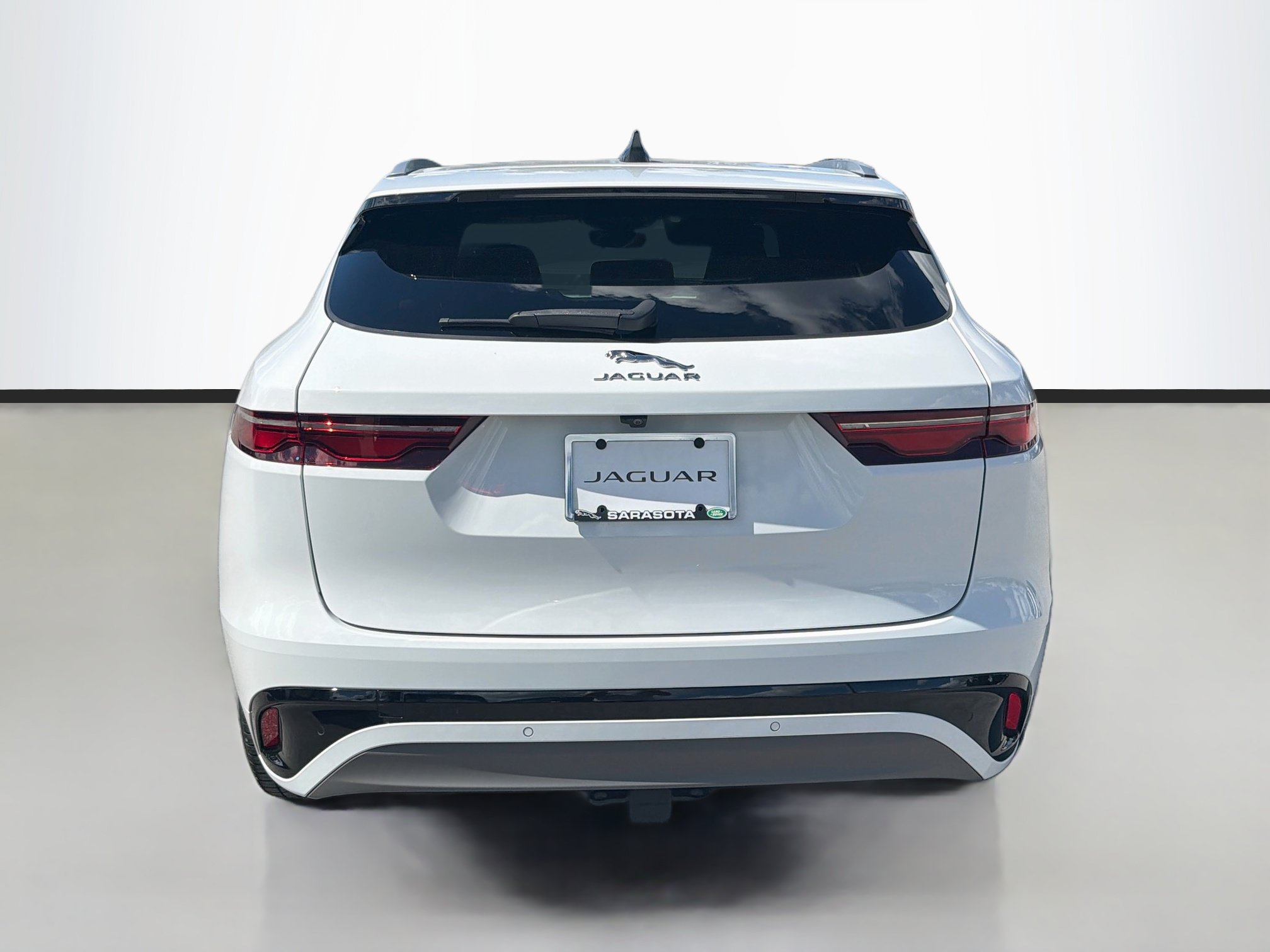 Used 2024 Jaguar F-PACE R-Dynamic S AWD/4WD image 4