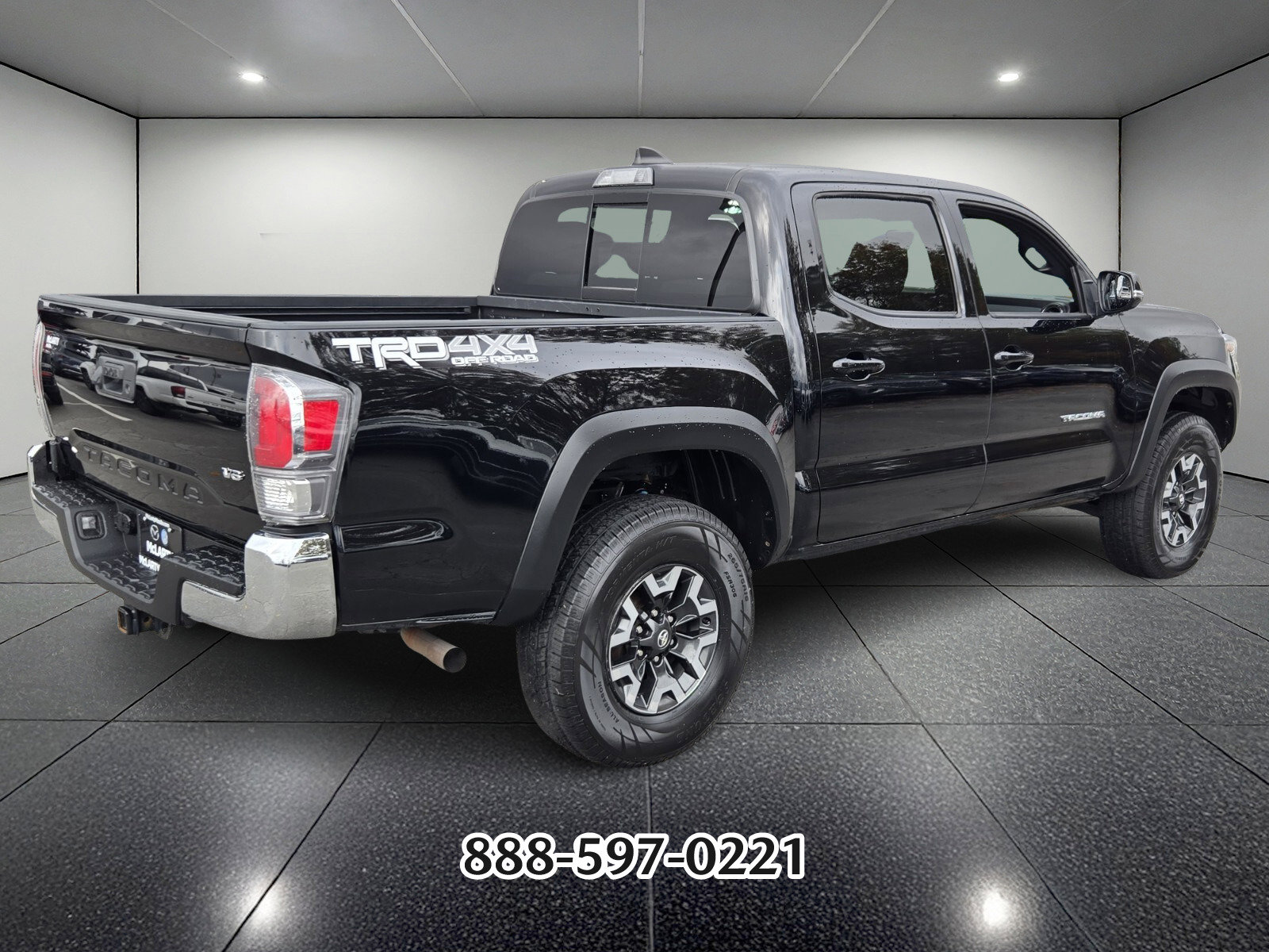 Used 2021 Toyota Tacoma TRD Off-Road image 3