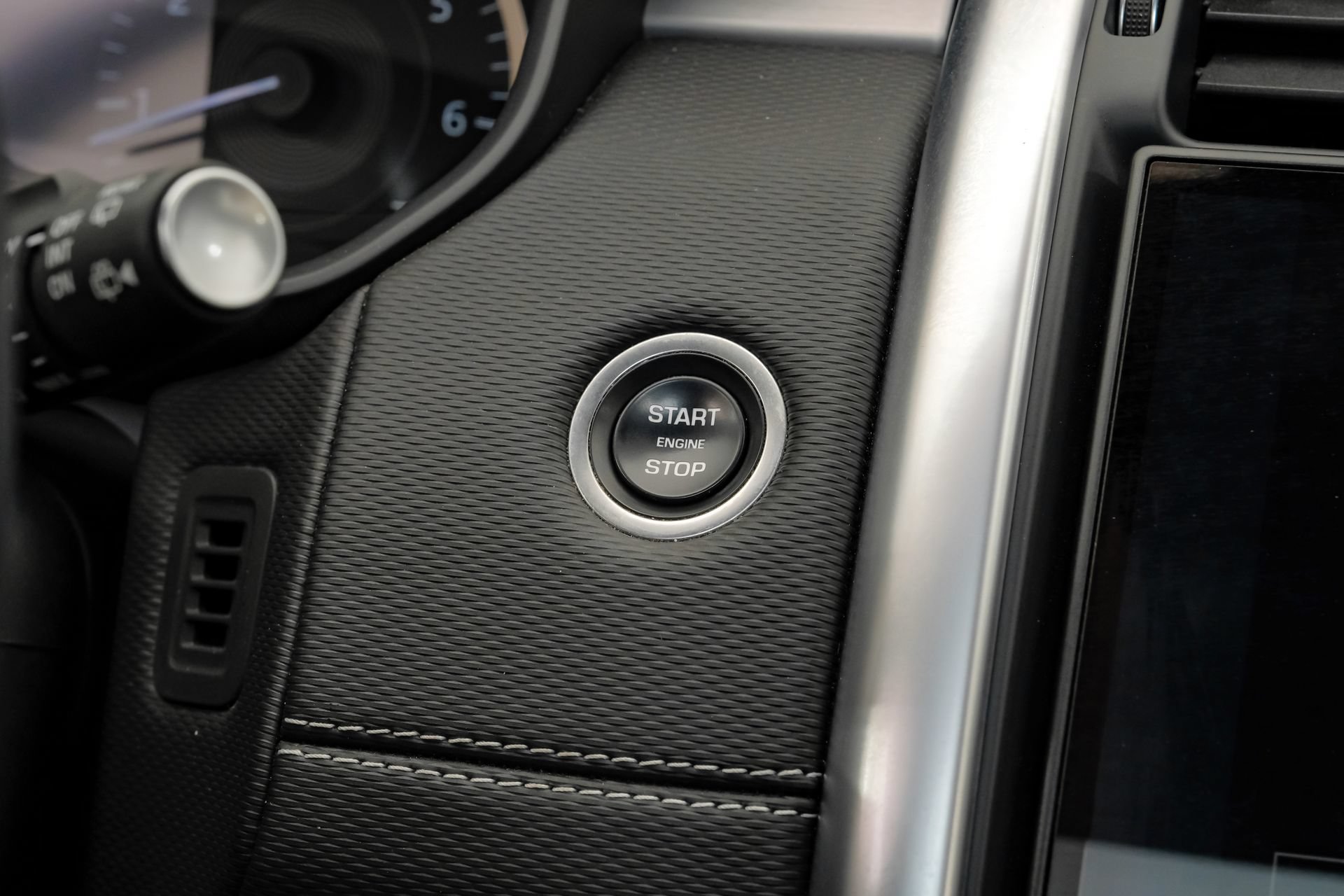Used 2023 Land Rover Discovery S R-Dynamic AWD/4WD image 25