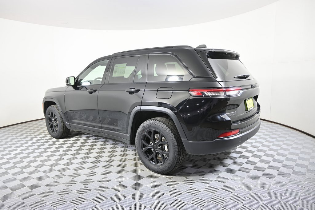 Used 2024 Jeep Grand Cherokee Altitude image 4