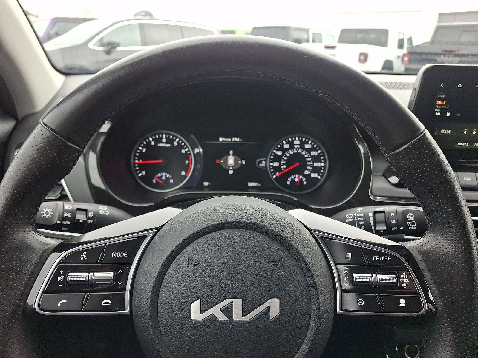 Used 2023 Kia Seltos SX image 41