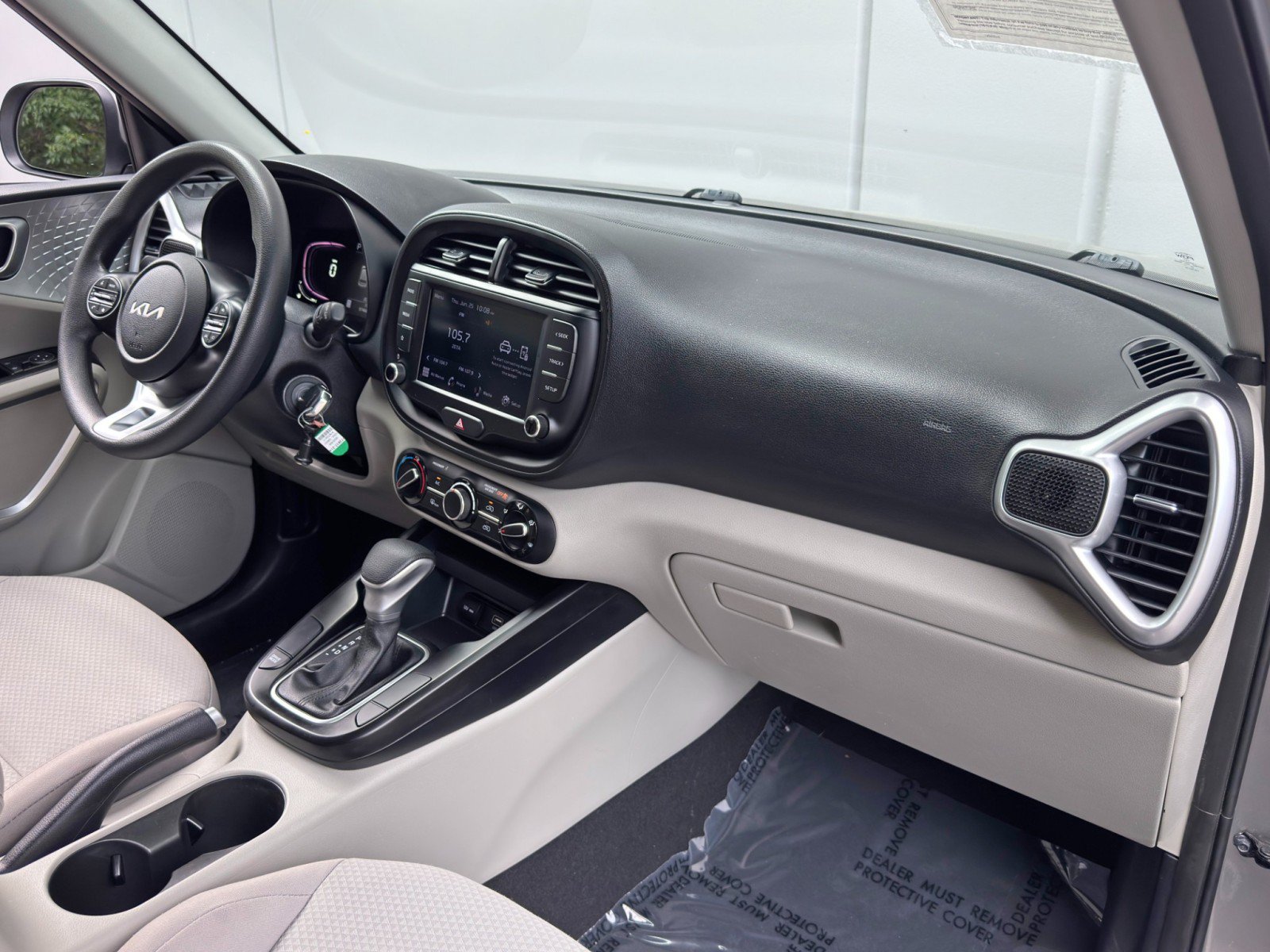 Used 2023 Kia Soul LX w/ LX Technology Package FWD image 13