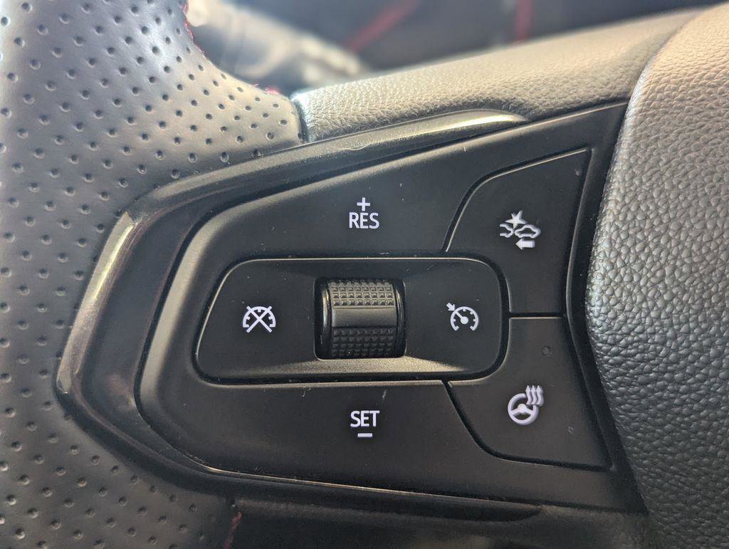 Used 2024 Chevrolet Trax RS w/ Driver Confidence Package FWD image 46