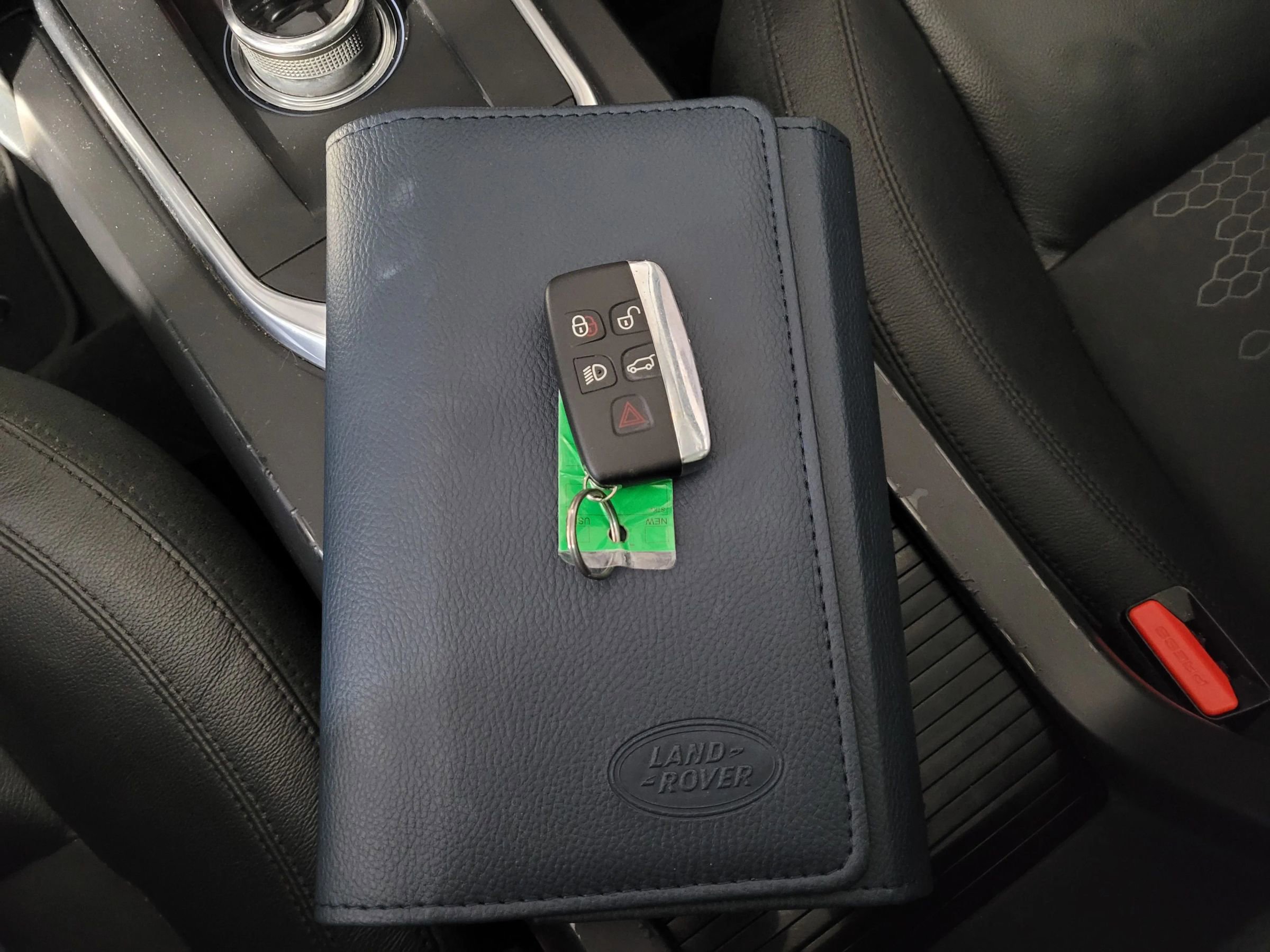 Used 2017 Land Rover Discovery Sport SE image 35