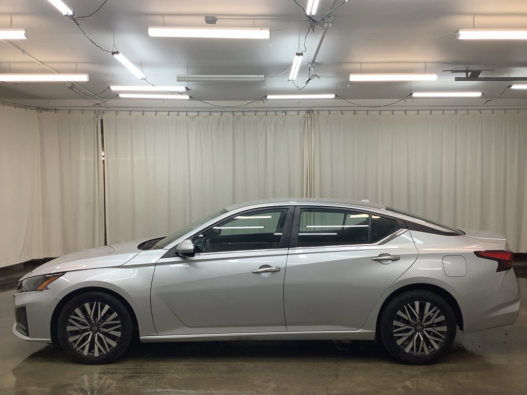 Used 2023 Nissan Altima 2.5 SV FWD image 10