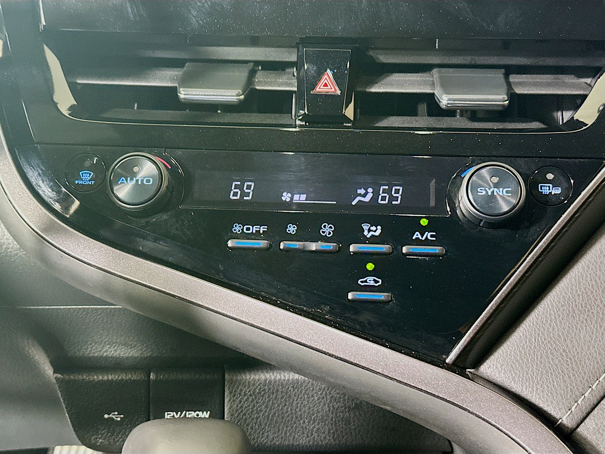 Used 2024 Toyota Camry SE image 22