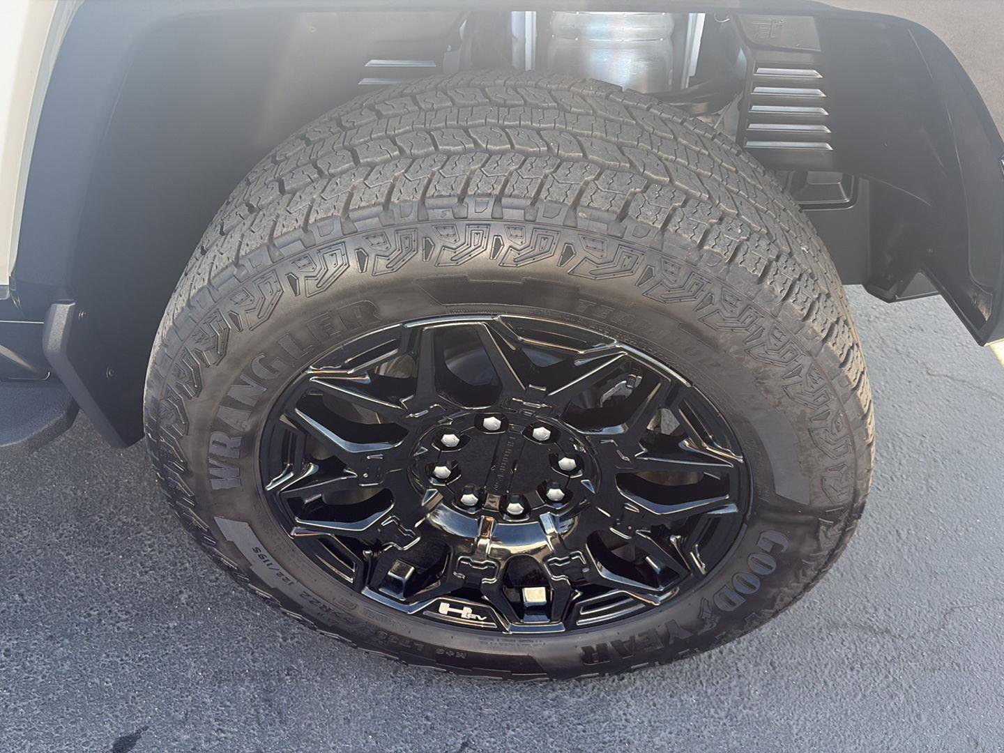 Used 2025 GMC Hummer EV 3X w/ LPO, Dark Essentials Package image 7