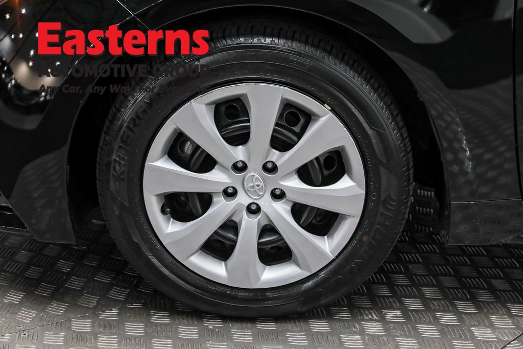 Used 2025 Toyota Corolla LE image 32