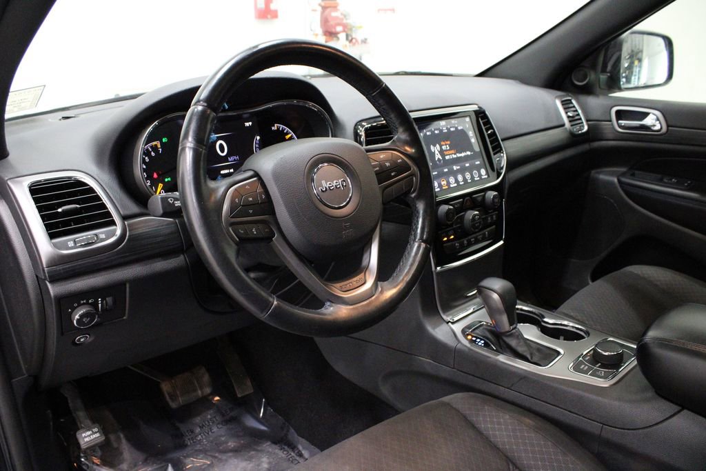 Used 2019 Jeep Grand Cherokee Laredo image 24