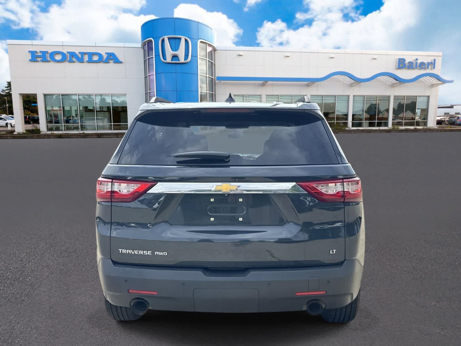 Used 2020 Chevrolet Traverse LT w/ Driver Confidence II Package AWD/4WD image 4