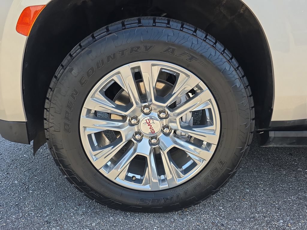 Used 2023 GMC Yukon Denali RWD image 9