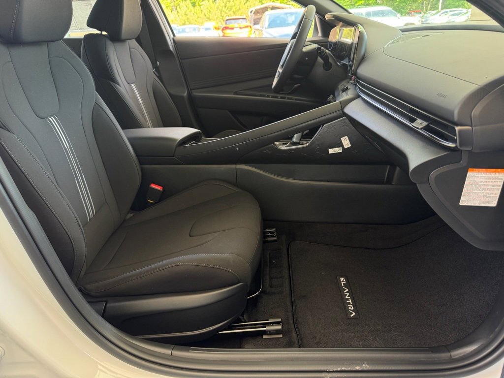 New 2025 Hyundai Elantra SEL image 15