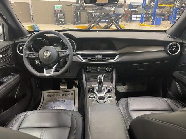 Used 2023 Alfa Romeo Stelvio Ti image 5