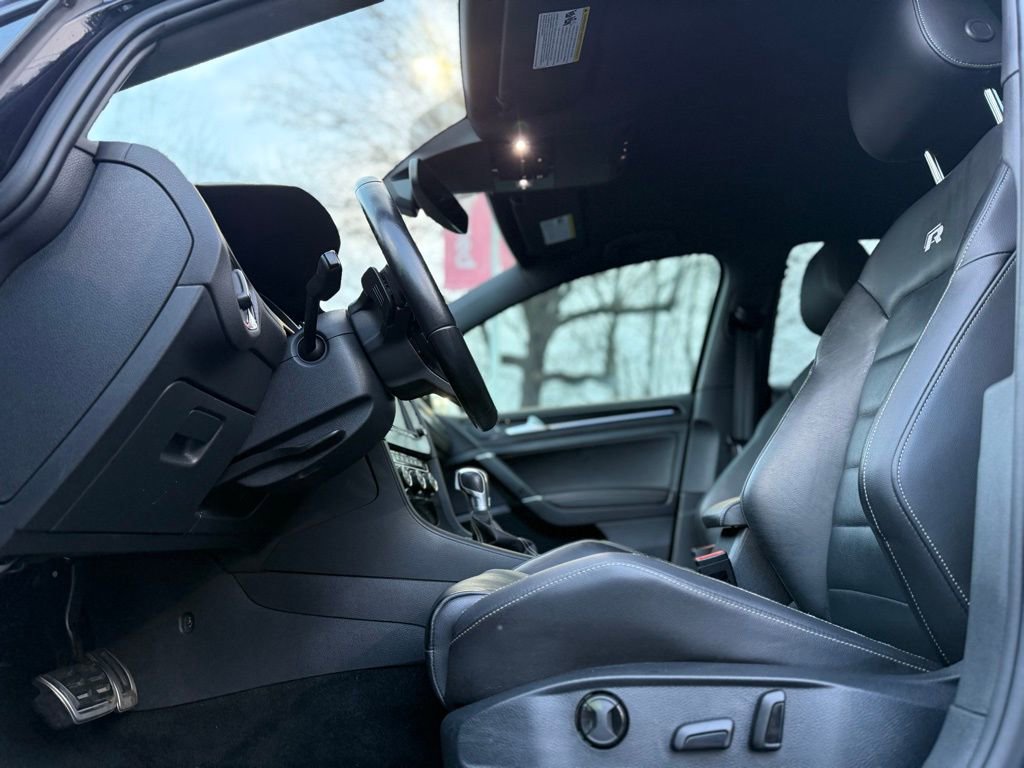 Used 2017 Volkswagen Golf R 4-Door image 11