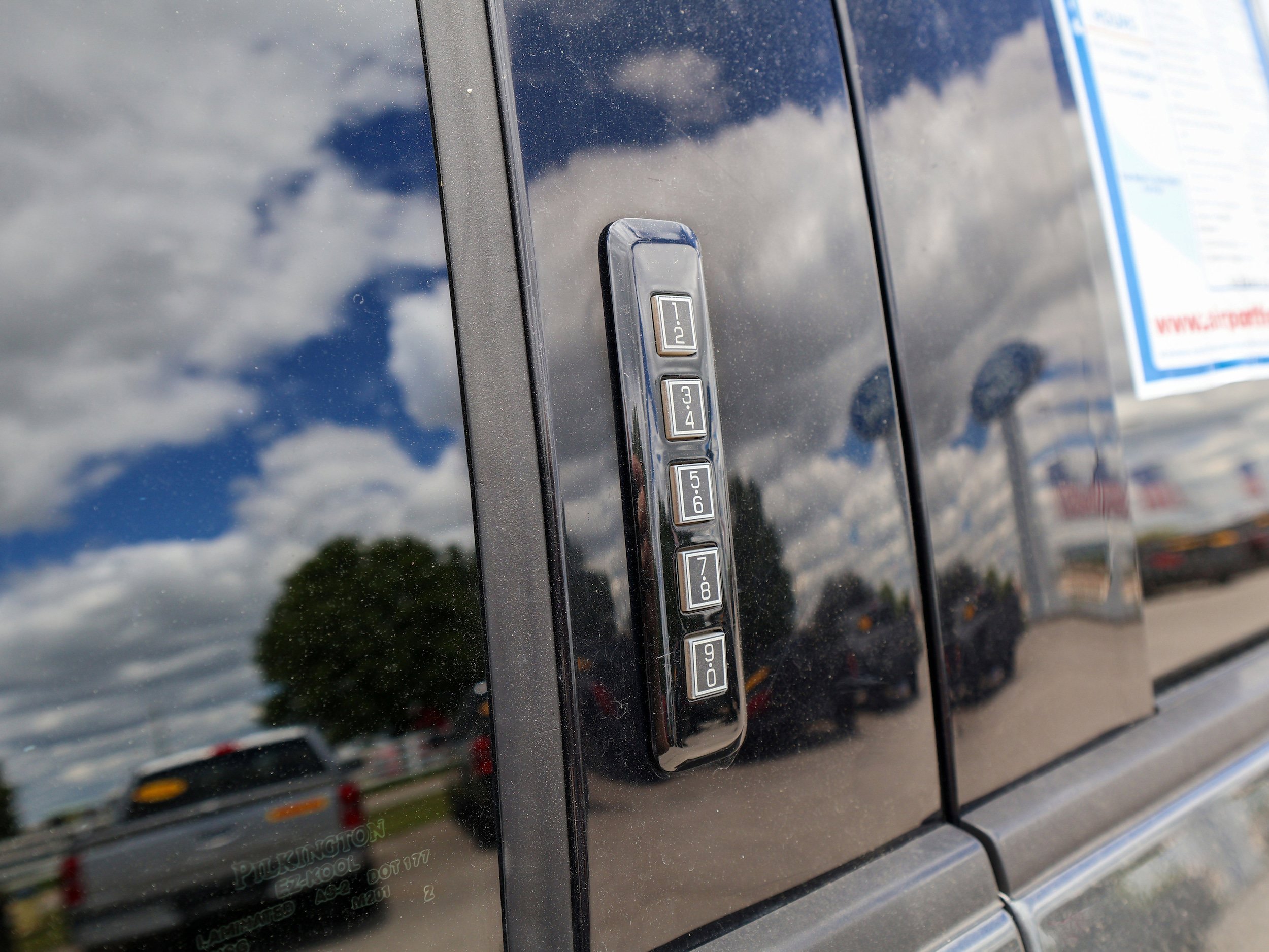 Used 2018 Ford F150 XLT AWD/4WD image 11