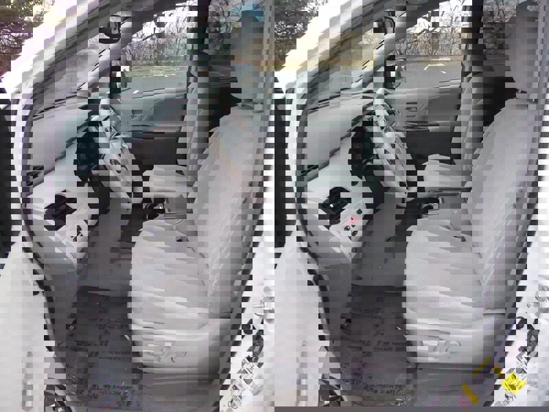 Used 2014 Toyota Sienna LE image 19