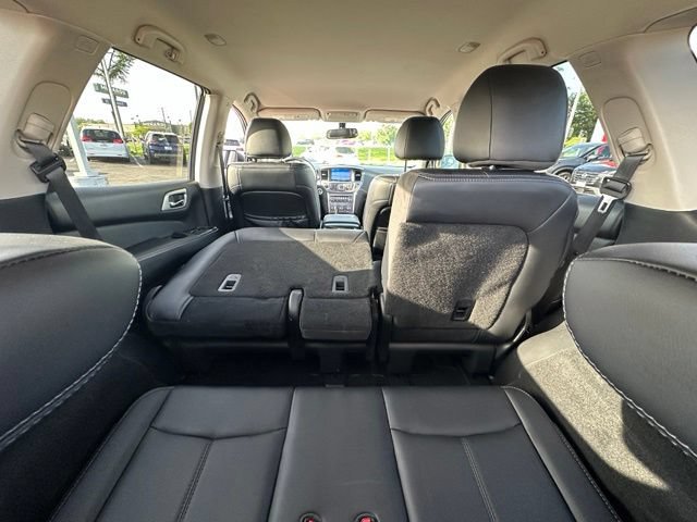 Used 2019 Nissan Pathfinder SL AWD/4WD image 16