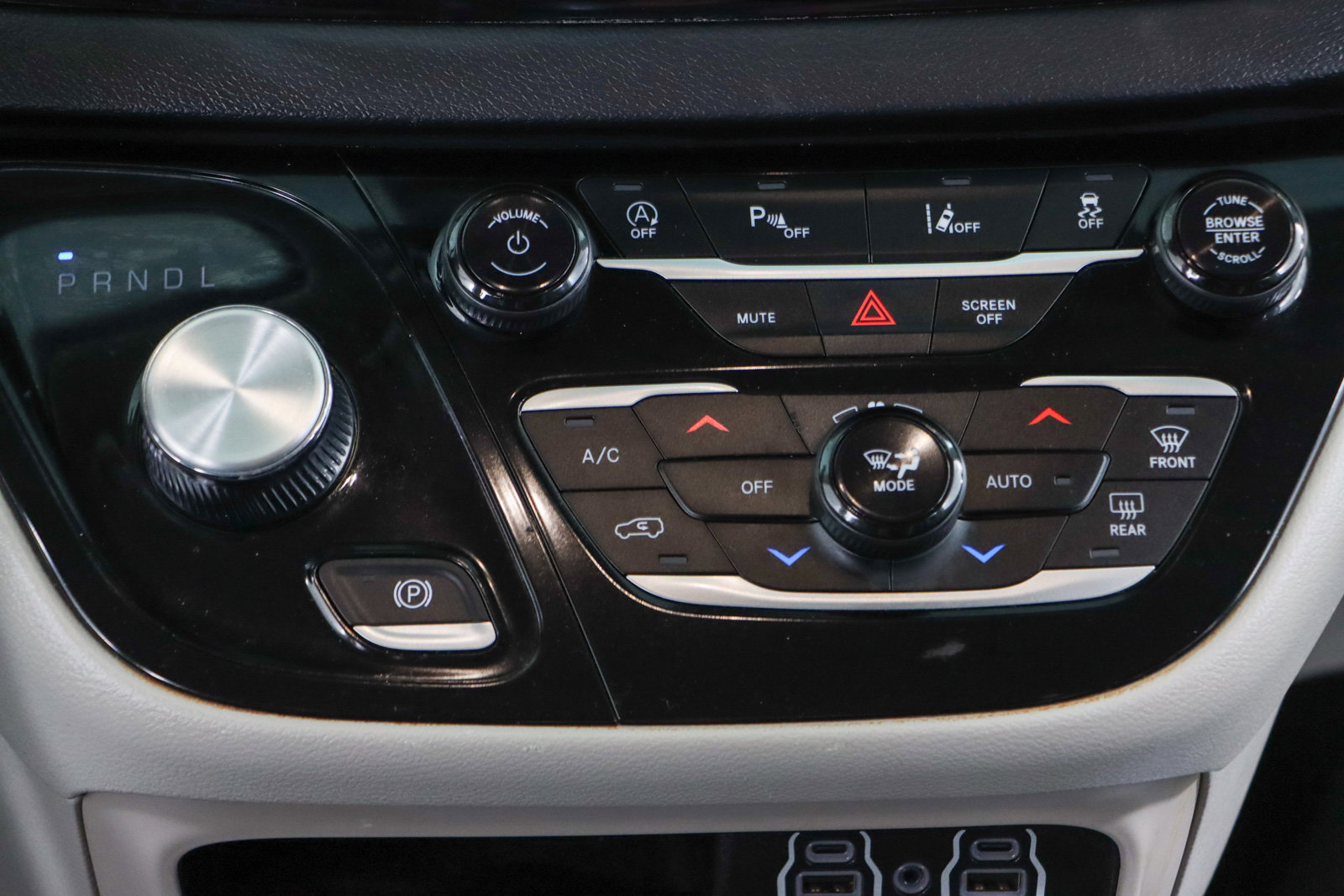 Used 2023 Chrysler Pacifica Touring-L image 20