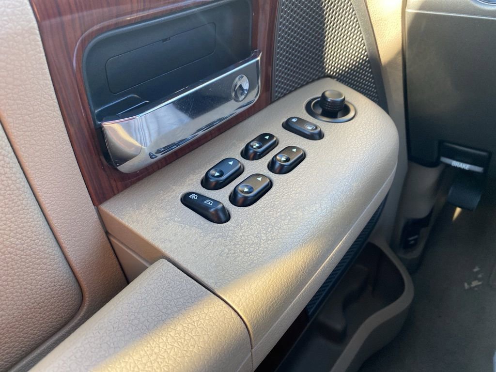 Used 2005 Ford F150 Lariat image 26