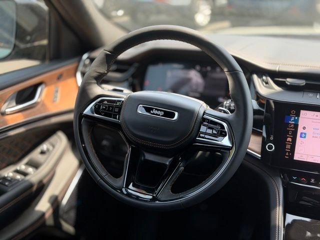 New 2026 Jeep Grand Cherokee Summit AWD/4WD image 11
