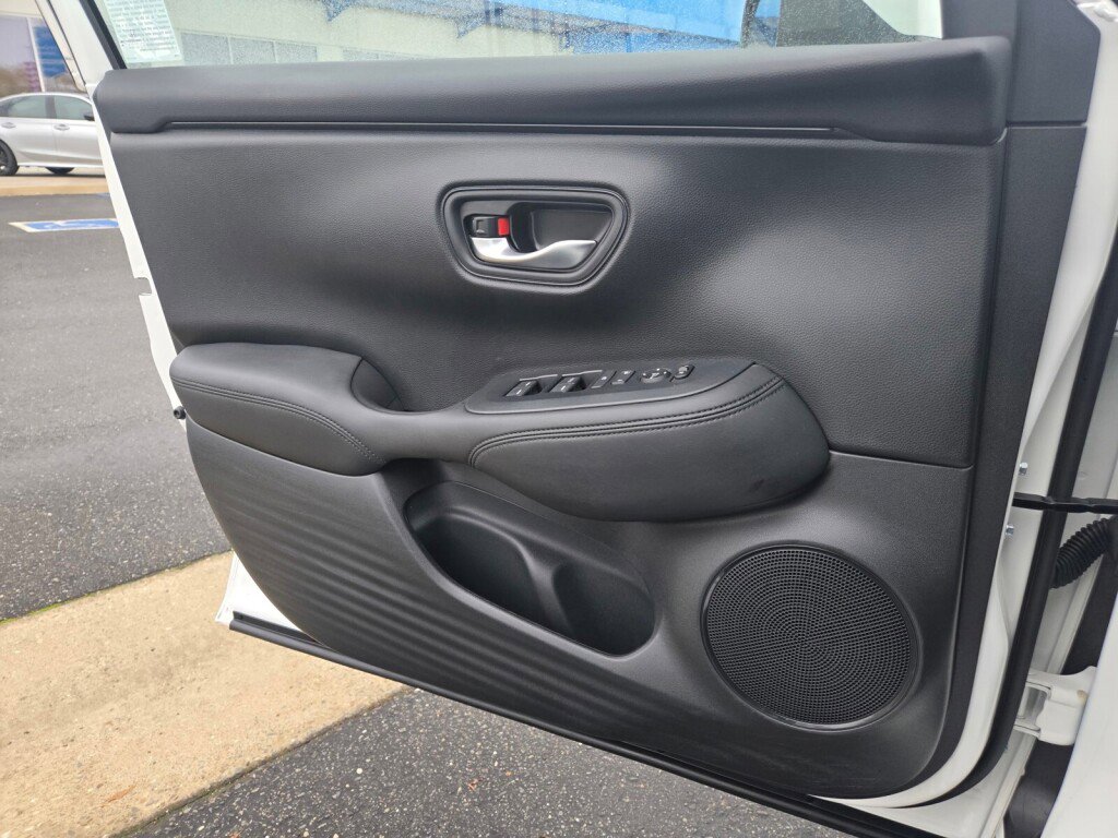 Certified 2024 Honda HR-V LX image 22